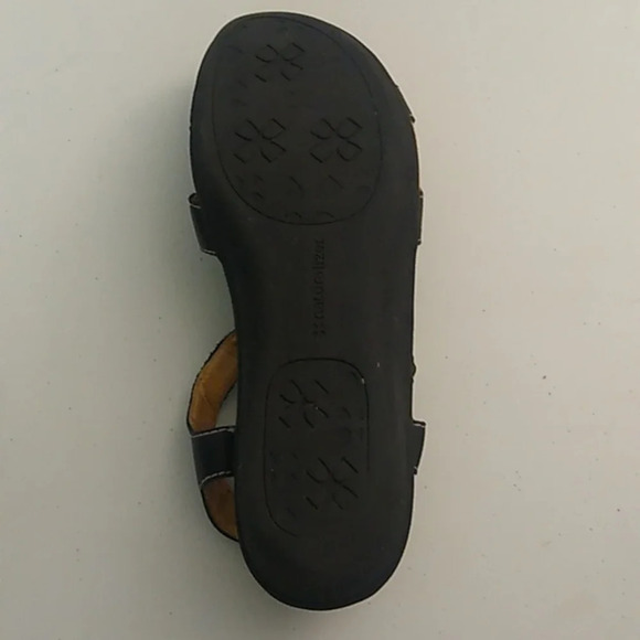 NATURALIZER GENUINE LEATHER STRAPPY BUCKLE COMFORT SANDALS WITH GOLD - Picture 4 of 9